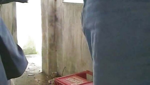 Lesbian memikat sedang membelai satu sama lain dalam video seks koleksi video lucah panas