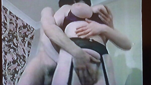 Perempuan murahan Asia panas video lucah bertudung dengan pantat yang terbentuk dengan baik mendapat kacau dalam kedudukan mubaligh