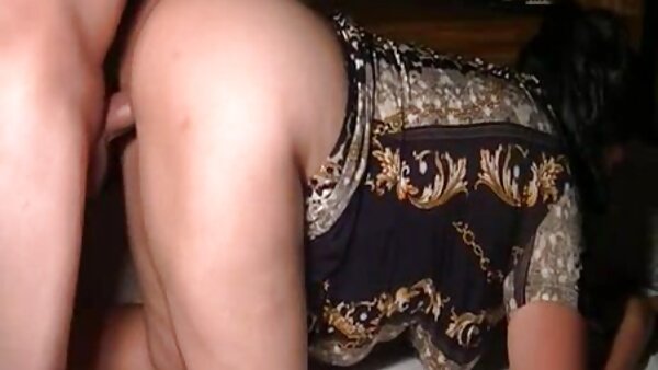 Berpayudara besar berambut perang Trisha mendapat benar-benar diserap lucah terkini dengan faraj penjarian