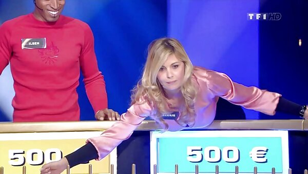 Jalang rambut merah matang Mara bekerja pada batang muda lucah terkini Ryan