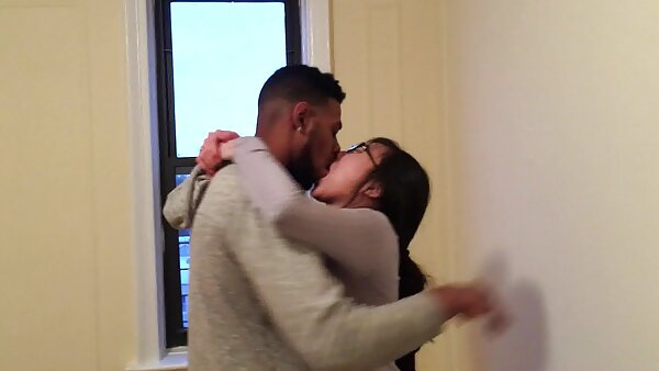 Lelaki sombong menarik rambut si rambut coklat dan menggerudinya tanpa belas video seks wanita gemuk kasihan