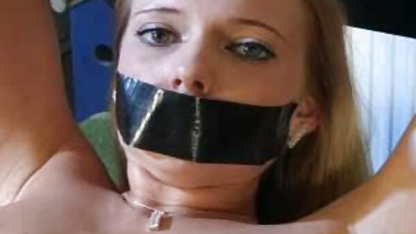 Aletta Ocean menguji buah dada barunya dalam gambar kote perempuan tindakan