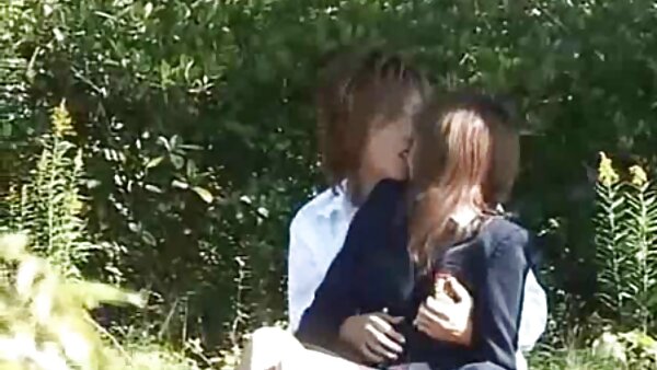 Manja si rambut coklat Asia GF mengambil batang dalam jururawat lucah faraj dan mendapat dicucuk dari belakang