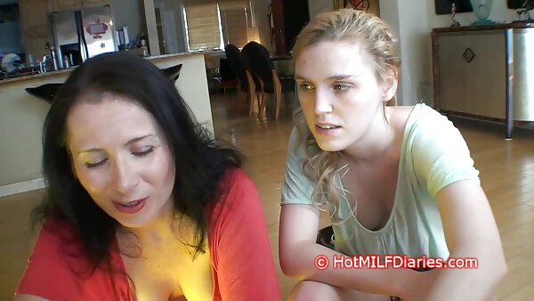 Gadis kayu tumbex lucah hitam yang cergas mendapat creampie gemuk selepas pesta fuck bertiga tegar