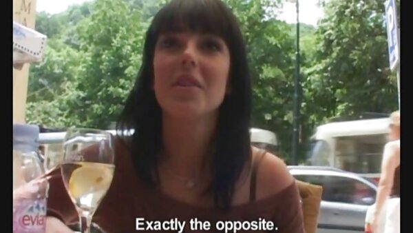 Cantik berambut perang comel berpayudara besar memberikan blowjob lucah nenek hebat kepada batang kuat gemuk