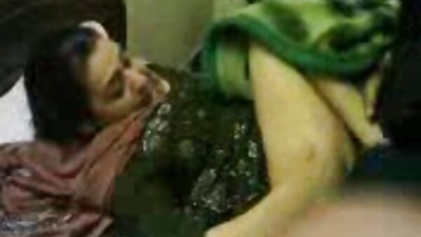 Slutty seks melancap blondie mengongkek dua kawan baik dalam keriting bertiga