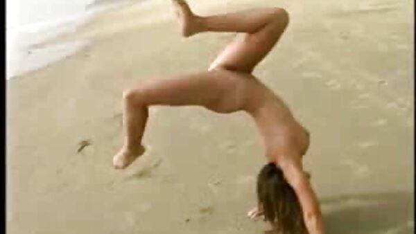 Bertatu comel cikgu lucah berambut perang Nikki Seven menunggang dan meniduri gaya doggy