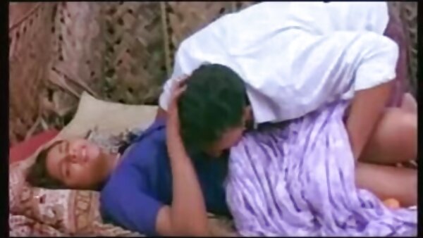 Lizzie Tucker, si free filem lucah rambut coklat berenda, didera dengan kejam oleh Sledge Hammer