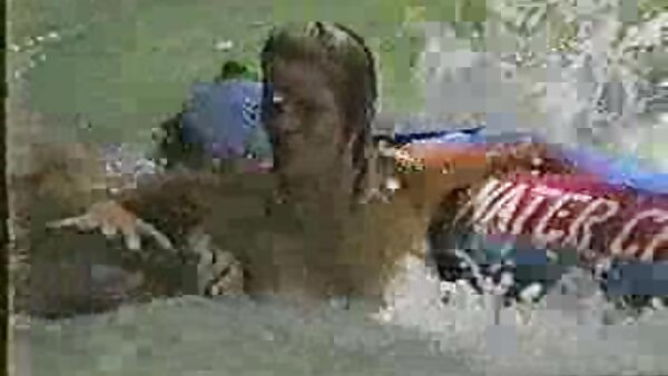 Kari akibat tengok video lucah tulen dengan badan kecil molek bermain dengan puki merah jambu ketat