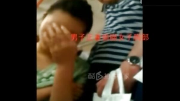 Si rambut blue budak sekolah coklat yang cantik, Alice mendapat fannynya kacau dalam kedudukan doggy