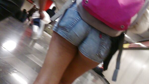 Si rambut coklat gila bertanduk video lucah ustazah dalam pakaian dalam biru Valerie Luxe menyediakan sekerat hitam dengan BJ